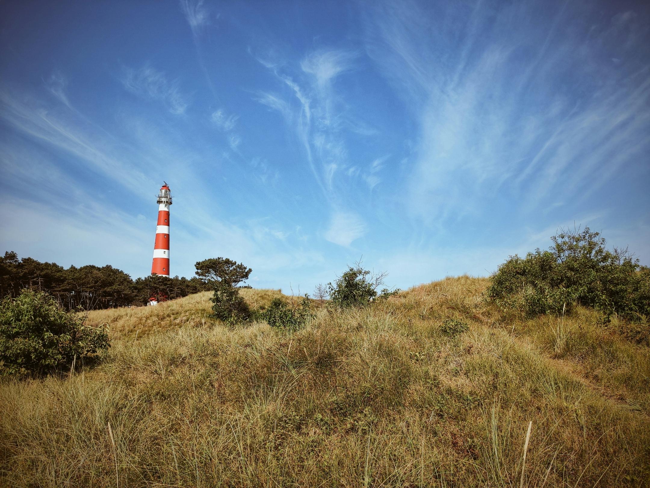 Leuchtturm blauer Himmel und Dünen
