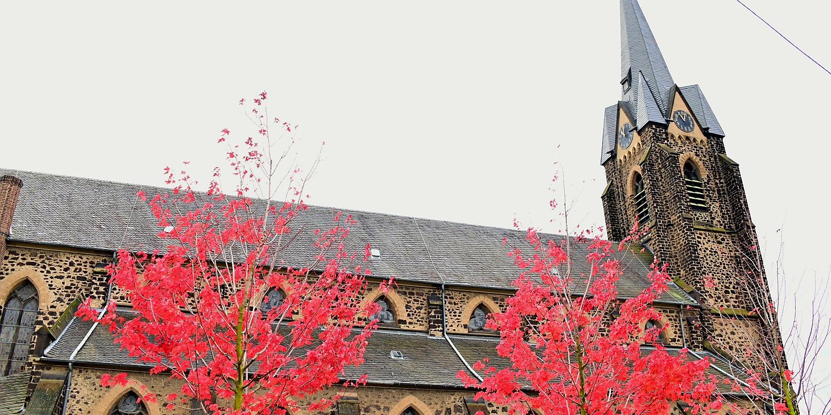 Kirche Plaidt Seite Herbst