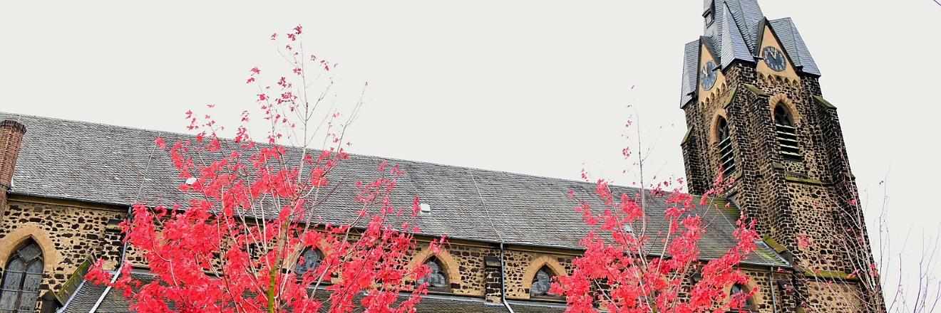 Kirche Plaidt Seite Herbst