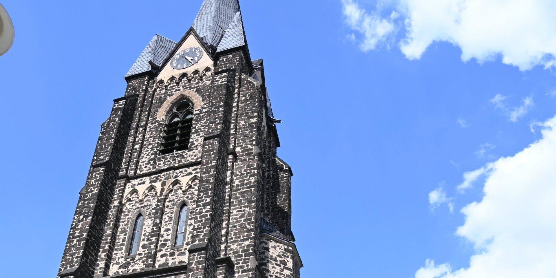 Kirche mit blauem Himmel